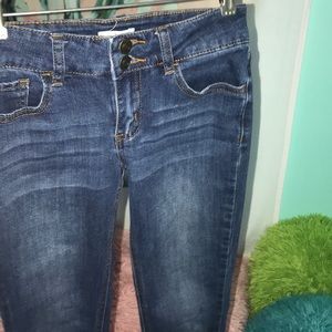 SO juniors low rise Capri!